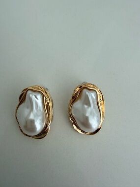 Gold Frame Faux Pearl Statement Earrings - White